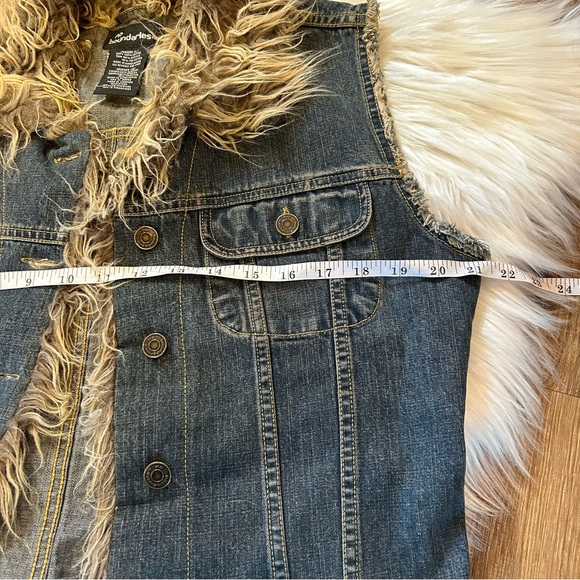 Vintage y2k Faux fur no boundaries vest size Large - Picture 3 of 5